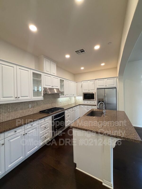 Building Photo - 15 Galan St