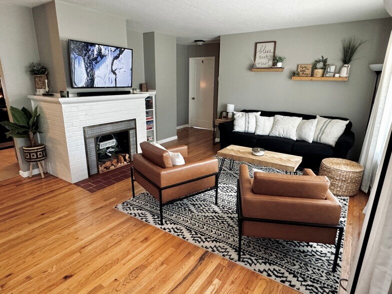 Building Photo - 217 Eastwood Dr