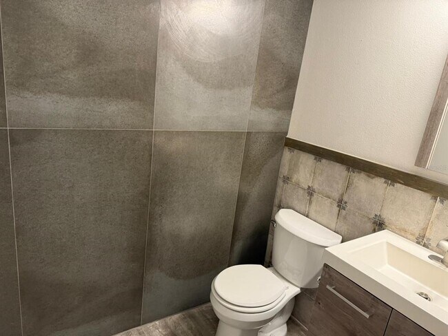 Building Photo - 7727 Glynde Hill Dr