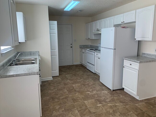 Building Photo - Beautiful Four Bedroom Home in Thompson Gl...