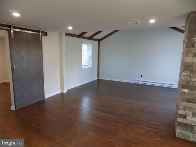 Building Photo - 114 N Penrose St