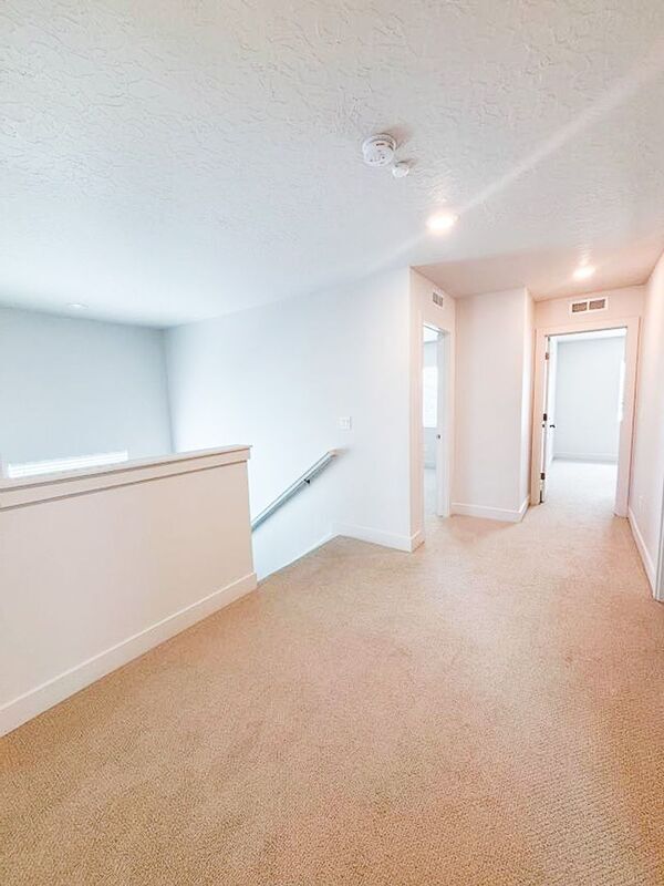 Building Photo - 414 W Snowberry Dr