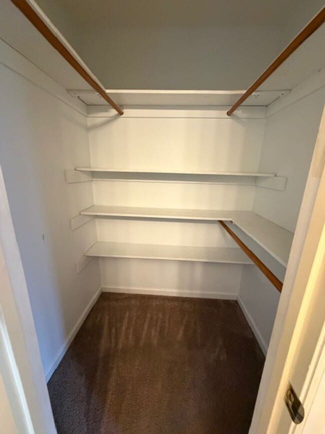 Building Photo - Elon