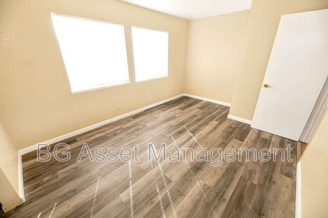 Building Photo - 1426 48th Ave