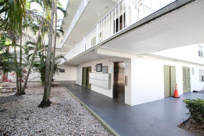 Building Photo - 4235 N University Dr