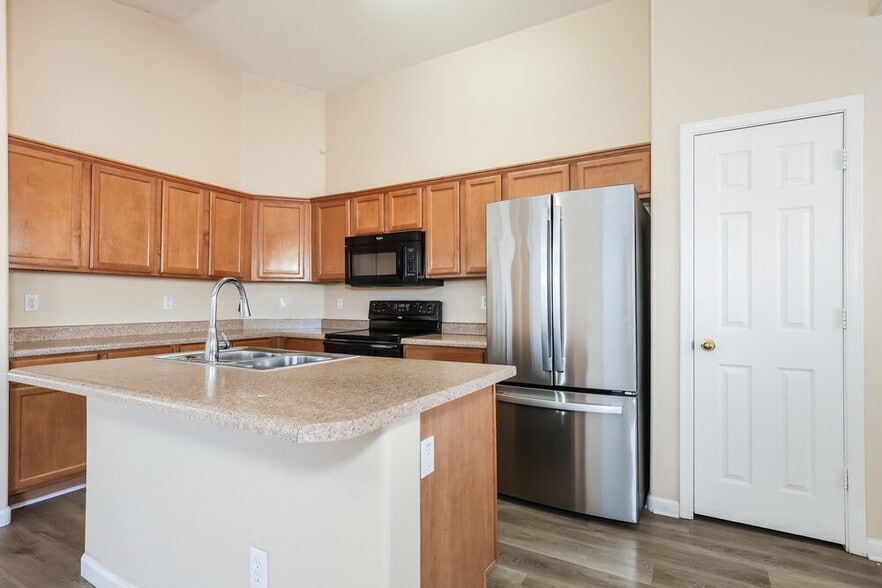 Building Photo - 5509 S 34th Ave