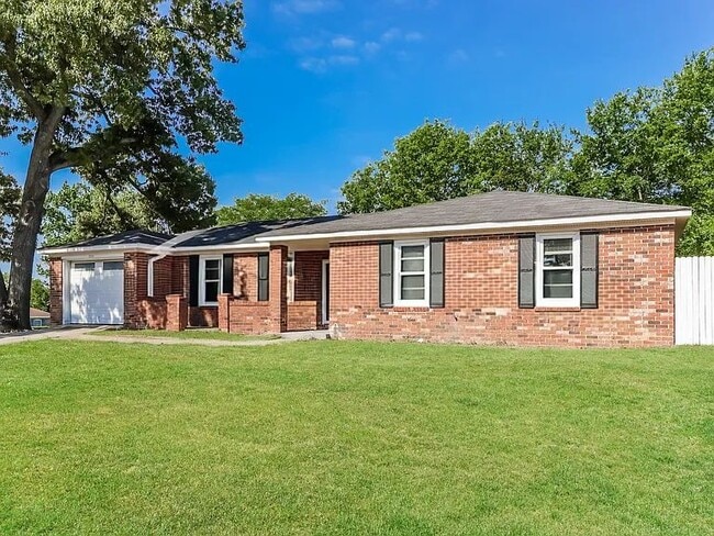 Building Photo - 255 Oak Lake Dr