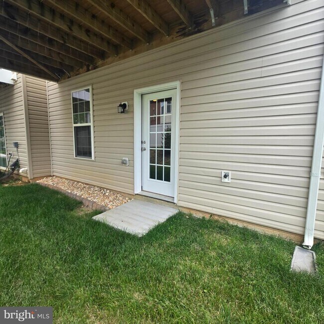 Building Photo - 7770 Dagny Wy
