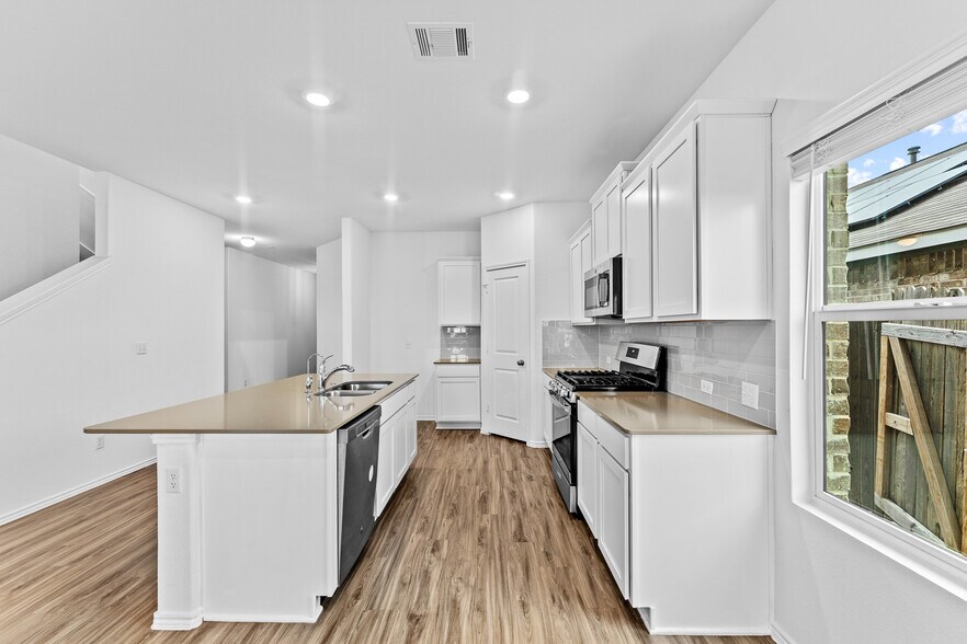 Building Photo - 129 Escondido Cir