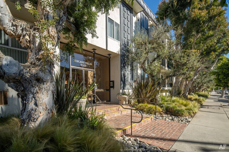 Building Photo - 8163 Redlands St