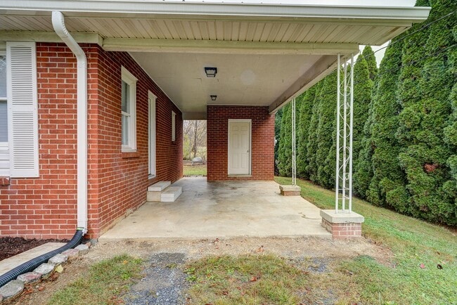 Building Photo - Newly Renovated 3 Bedroom Rental in Johnso...