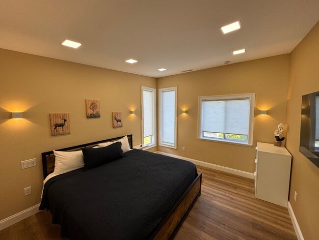 Building Photo - FIRST MONTH OF RENT FREE!!!!!!