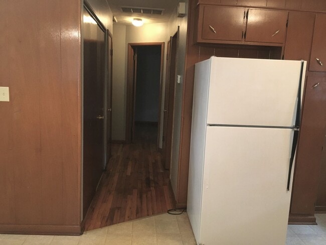 Building Photo - LEASING