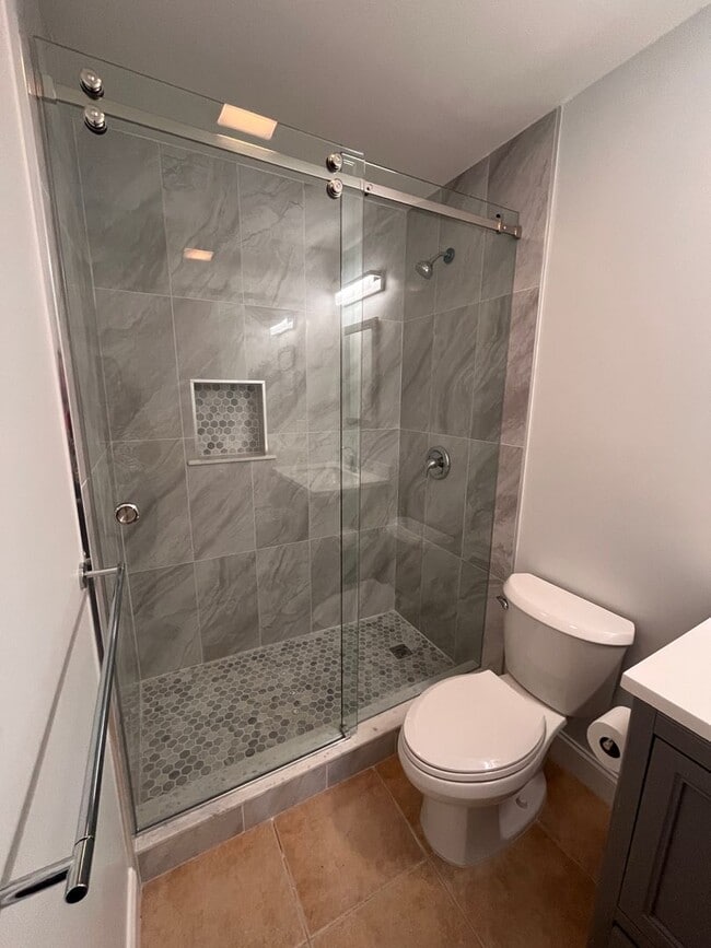 Building Photo - Elevate 520-522