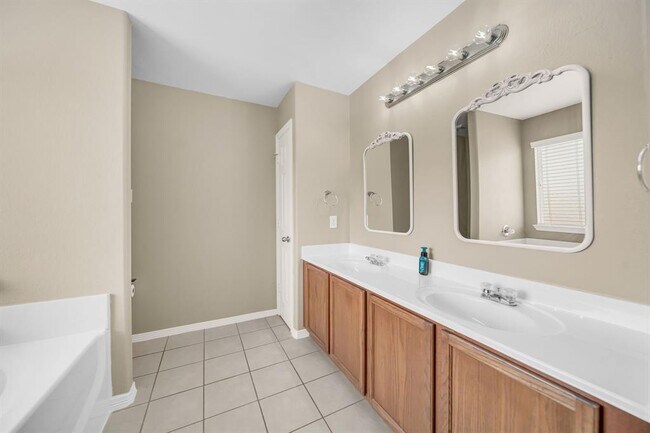 Building Photo - 2209 Jefferson Crossing Dr