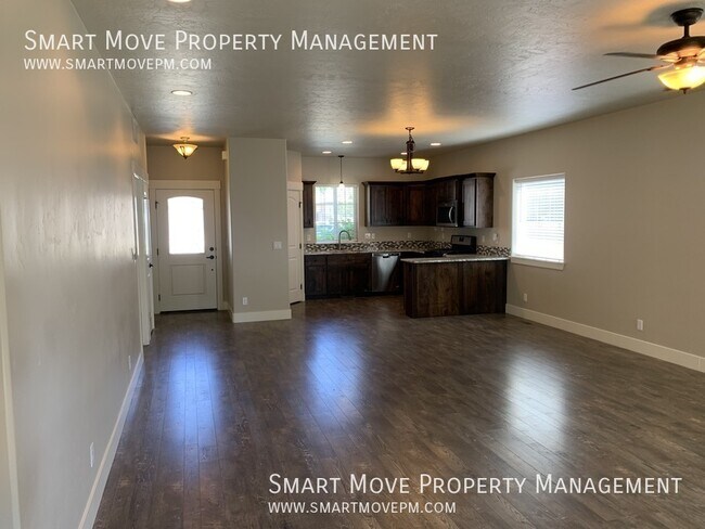 Building Photo - 9445 W Woodland Ln