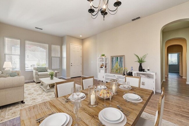 Building Photo - Gorgeous Roseville 4 Bedroom