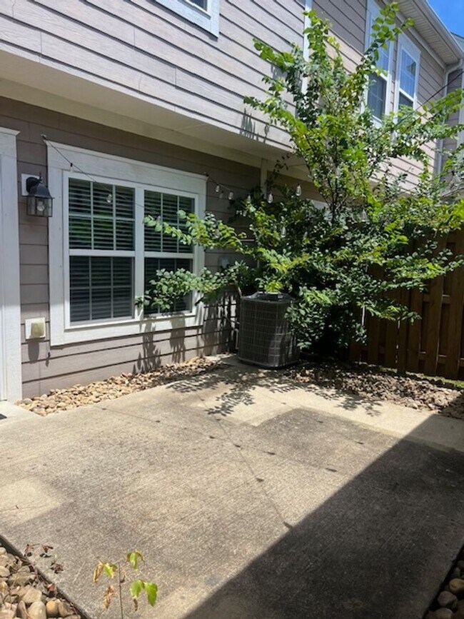 Building Photo - 3 bedroom/2.5 Bathroom Sugar Valley Townhome