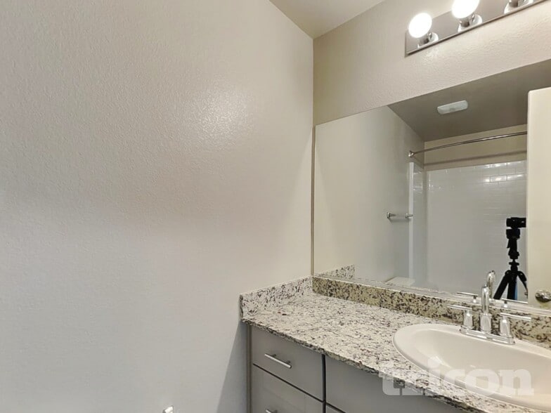 Building Photo - 7237 Halo Falls St