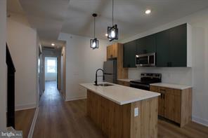 Building Photo - 1224 W Silver St