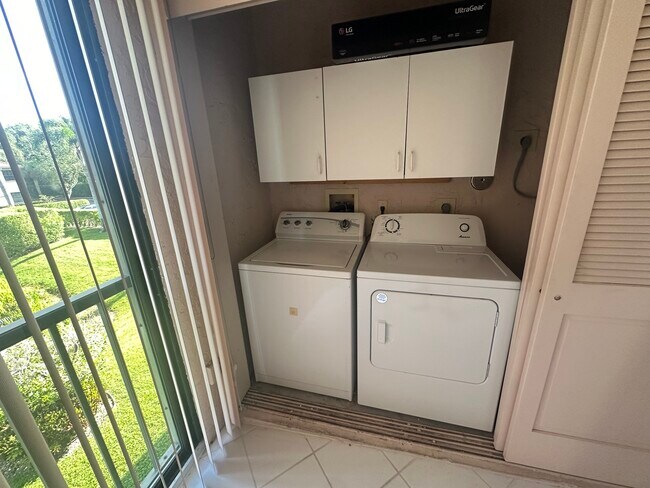 Building Photo - 5179 Europa Dr