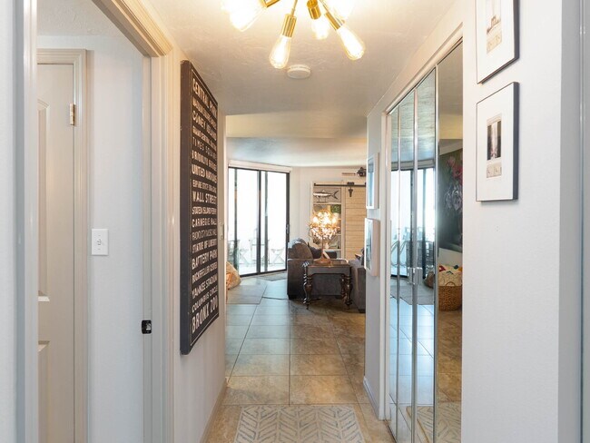 Building Photo - TURNKEY FURNISHED WATERFRONT RENTAL – Live the Island Life on Siesta Key