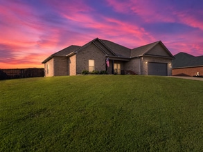 Building Photo - 2604 Etna Dr
