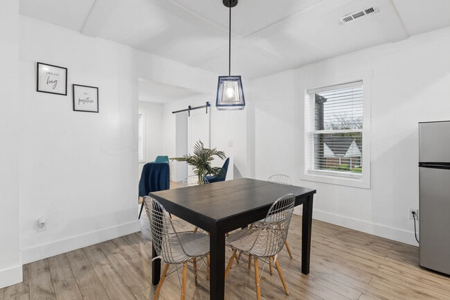 Building Photo - 1298 Gideons Dr SW