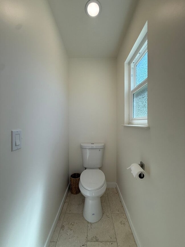 Building Photo - Beautifully Updated Single Story Custom Ho...