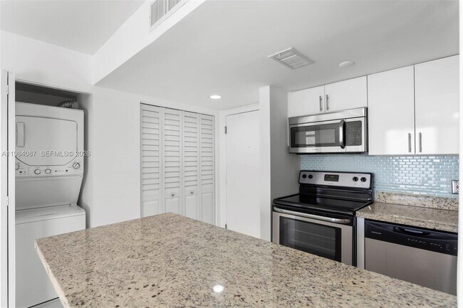 Building Photo - 770 Claughton Island Dr