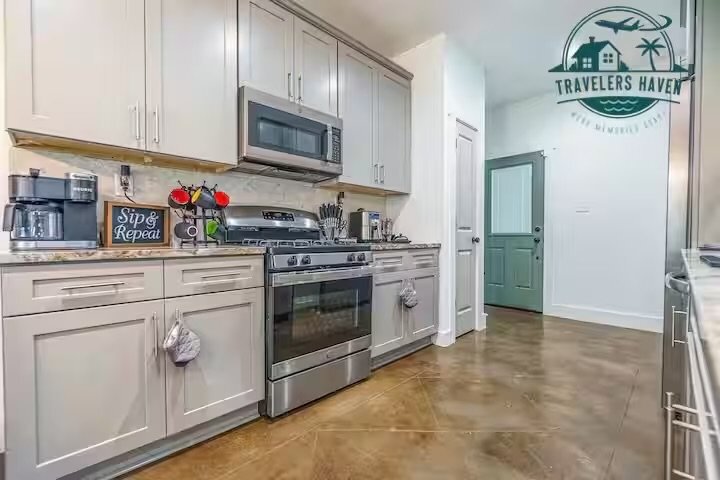 Building Photo - 1702 Netherwood Ave