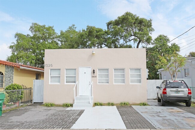Building Photo - 5835 SW 4th St