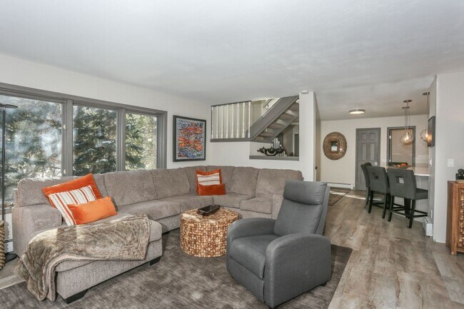 Building Photo - Beautiful 4 bed, 4 bath with garage in Fri...