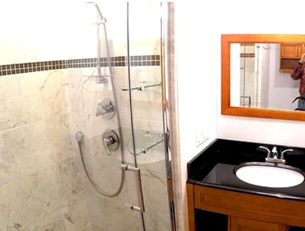 Building Photo - 182 Babcock St