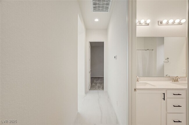 Building Photo - 555 Jerry Bird Ct