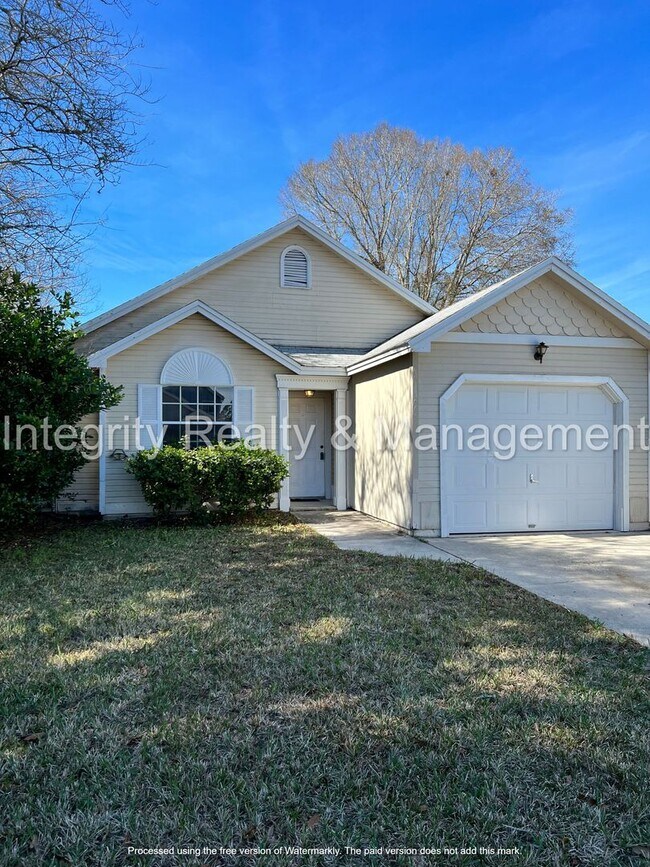Building Photo - Charming cottage feel 3-bedroom, 2-bathroom house