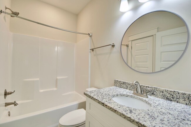 Building Photo - Luxury 3-Bed, 3.5-Bath Townhome in Gatewoo...