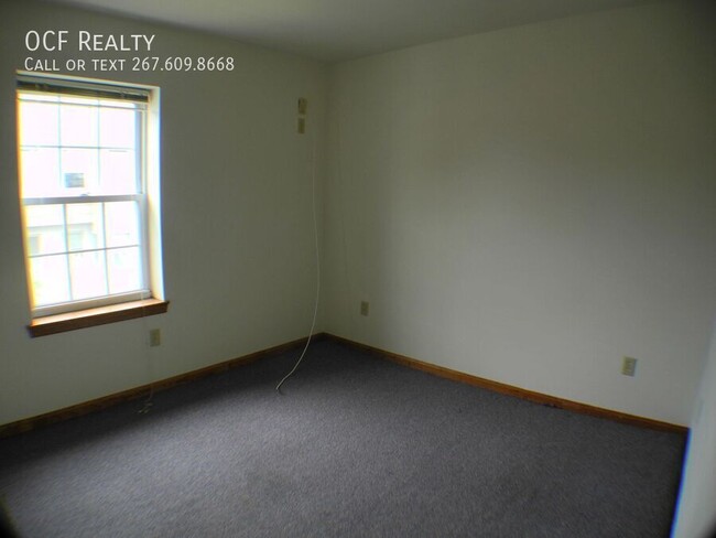 Building Photo - Graduate Hospital Three Bedroom / One Bath...