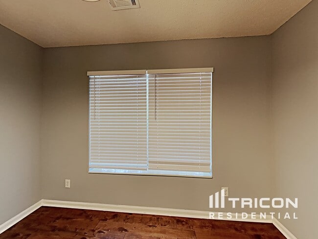 Building Photo - 4151 Ravenwood Ct