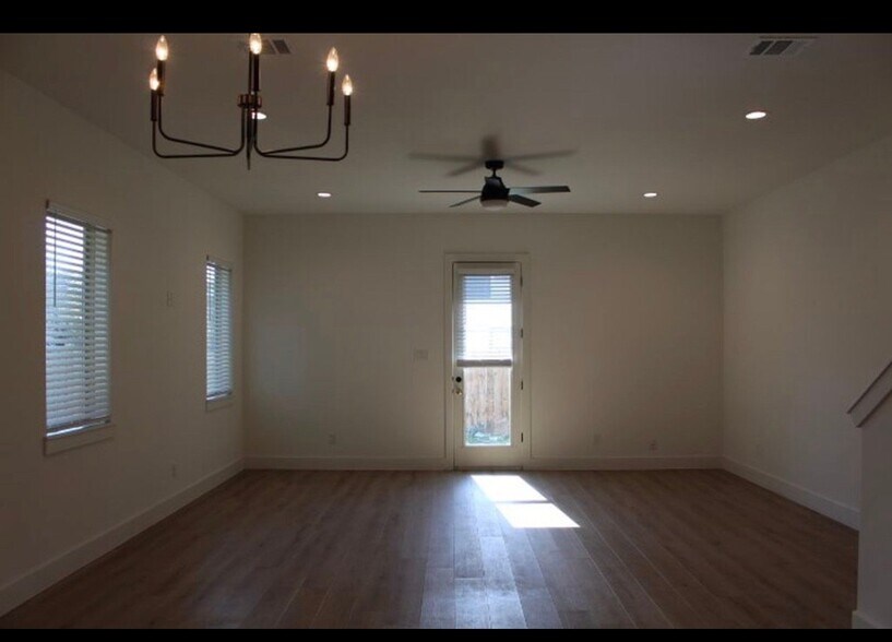 Building Photo - 1630 Davis Ave
