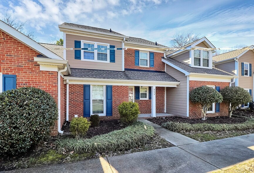 Building Photo - 9459 Kings Falls Dr