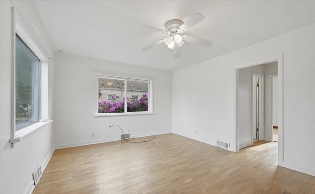 Building Photo - 3bed/1 bath near Point Defiance ** MOVE IN SPECIAL! **
