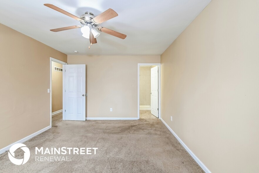 Building Photo - 3036 Brentmoor Dr