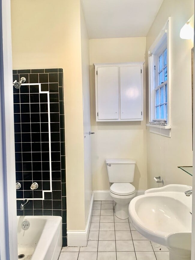 Building Photo - 405 N Madison St