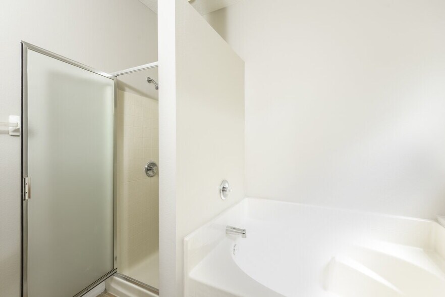 Building Photo - 10531 Leader Ln
