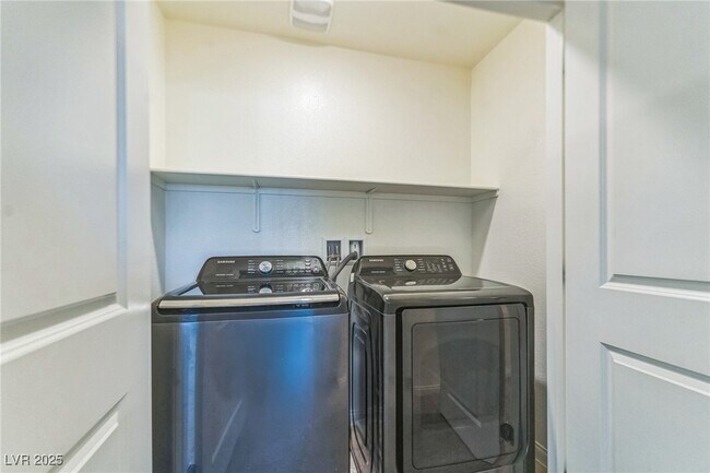 Building Photo - 4242 Lunar Cyn Ave