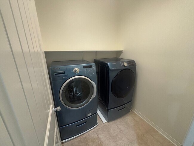 Building Photo - Stylish 3 Bedroom Home in the Gated River ...
