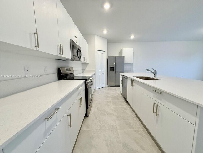 Building Photo - 3032 Park Pl