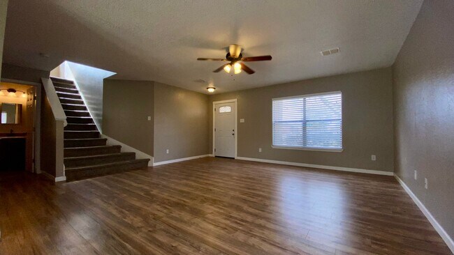 Building Photo - Beautiful Home in Established Neighborhood