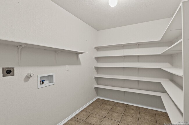 Building Photo - Spacious 4/2/2 in Meadows at Bridgewood